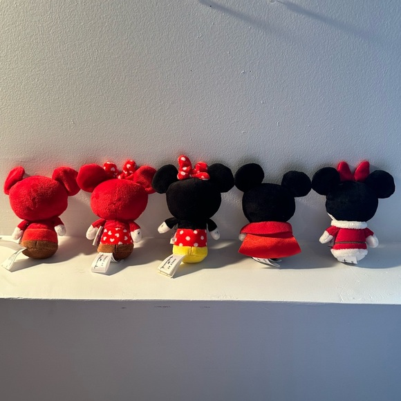 Sweet set of 5 Mickey and Minnie, lovable Hallmark itty bitty’s ♥️✨ Free gifts!! - Picture 5 of 9